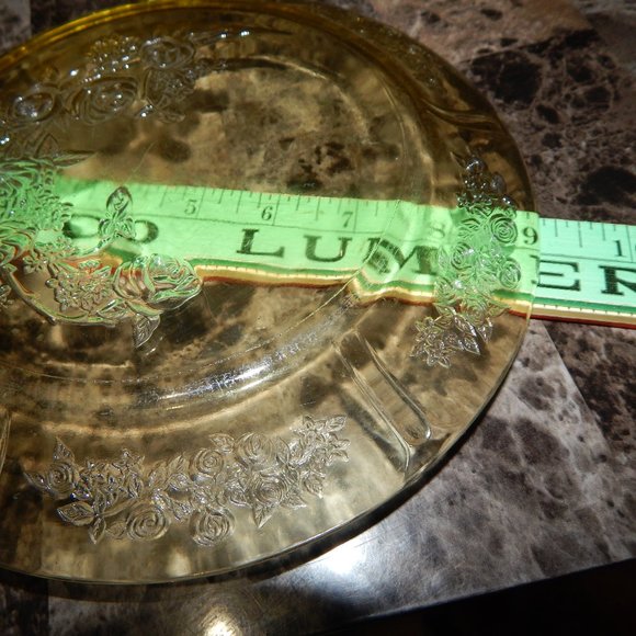 Vintage Depression Glass - Picture 8 of 9